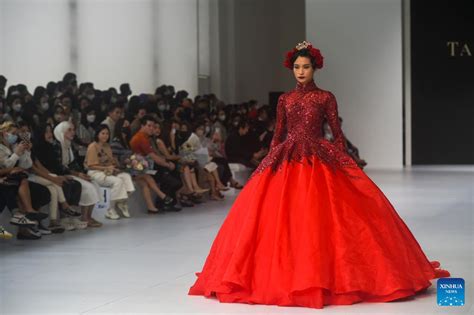  Indonesia Fashion Week 2023: Zjawiskowe kreacje i niezapomniane pokazy haute couture w Dżakarcie